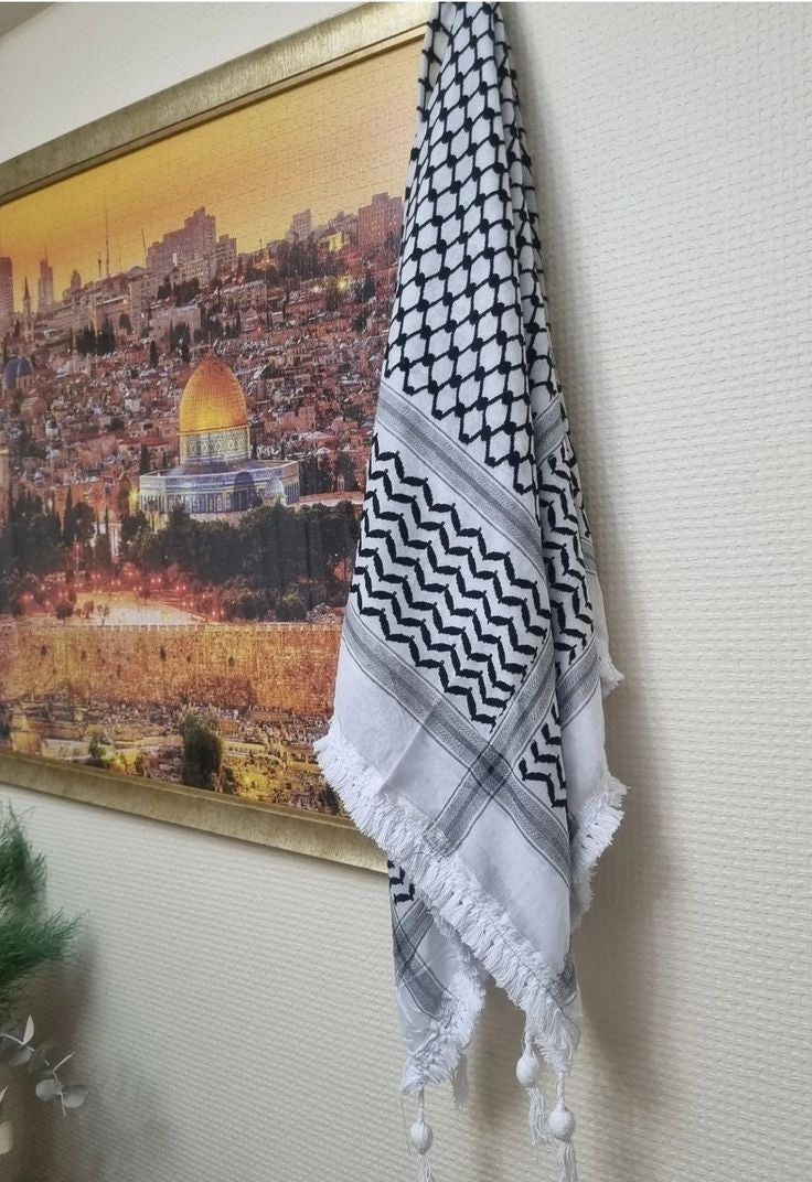 Keffiyeh with Fragrance — Style and Scent Guide