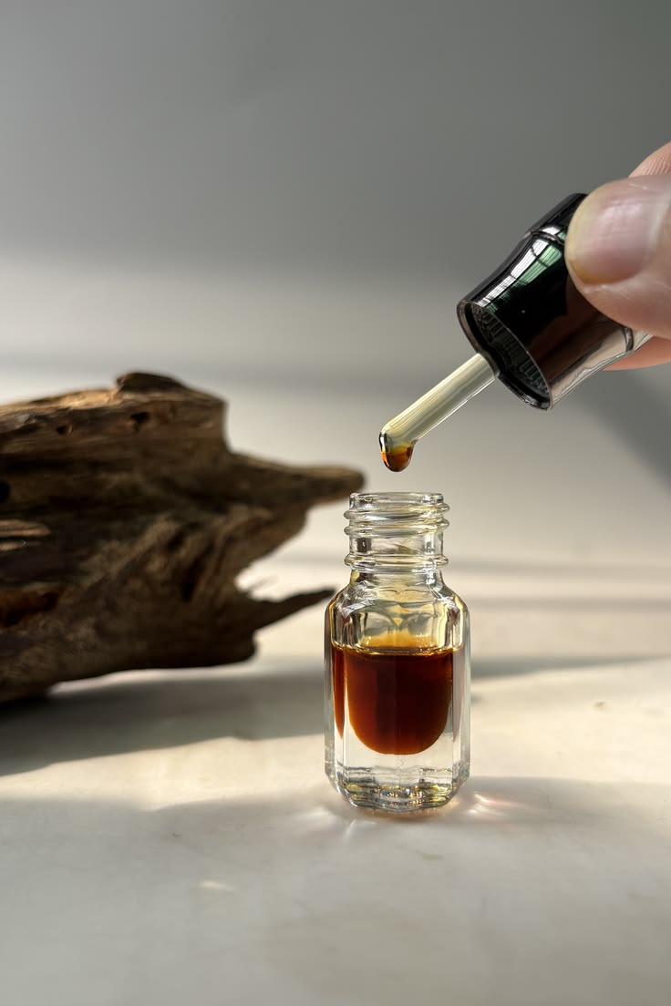 How to Identify Authentic Oud Oil and pure agarwood guide