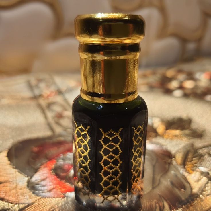 Jannat El Naeem attar bold fresh traditional perfume oil